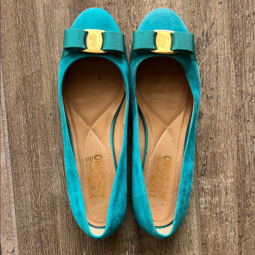 Salvatore Ferragamo Suede Flats with Bow and Gold Buckle size 9 - Picture 2 of 9